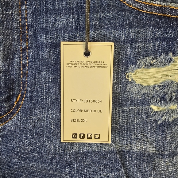 NWT Judy Blue Distressed Blue Denim Shorts Women Plus Size 2XL Midrise - Picture 2 of 4